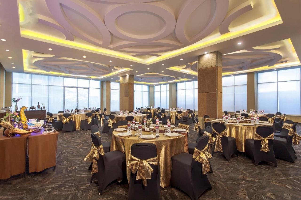 favehotel Solo Baru Luaran gambar
