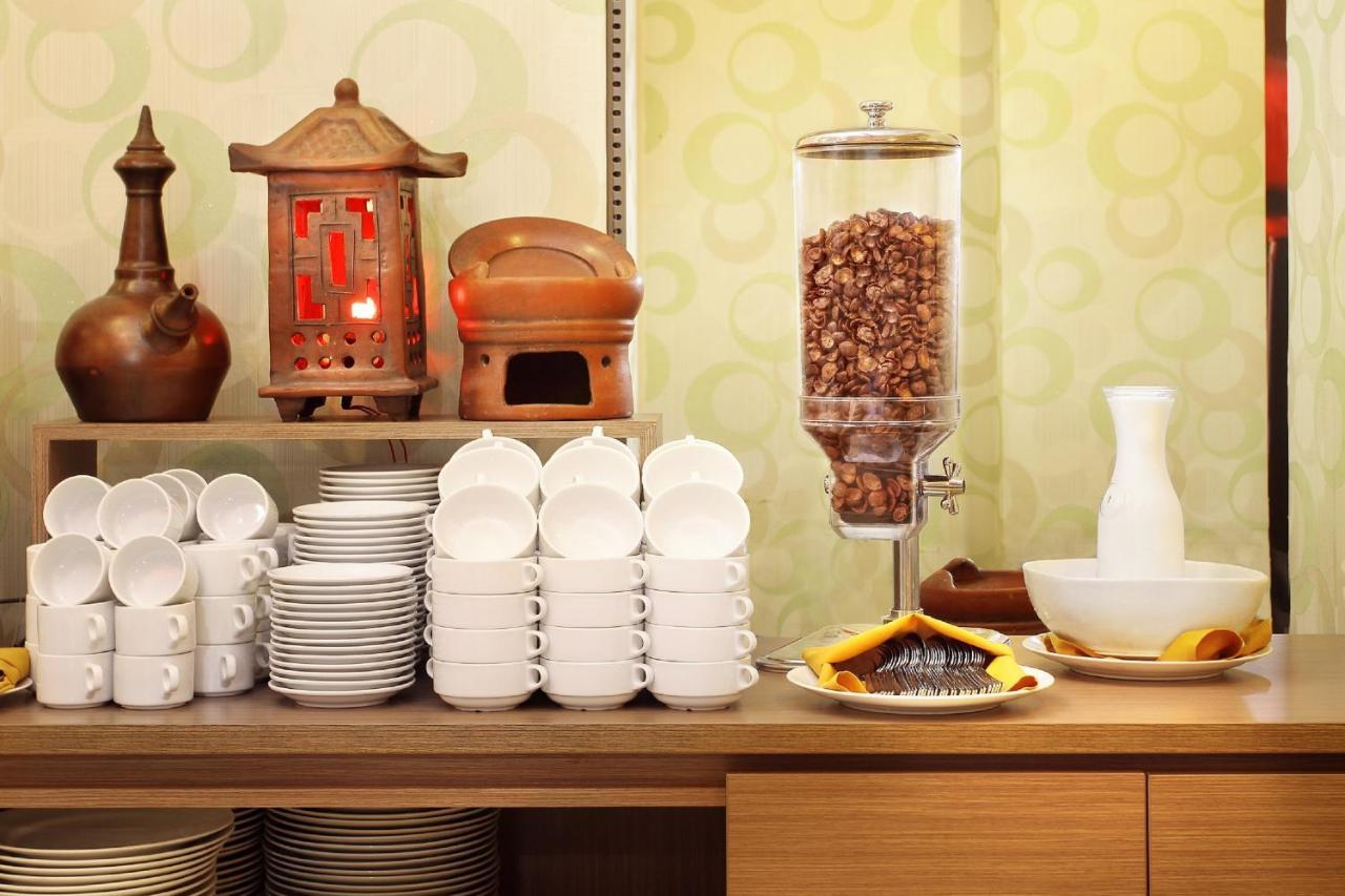 favehotel Solo Baru Luaran gambar